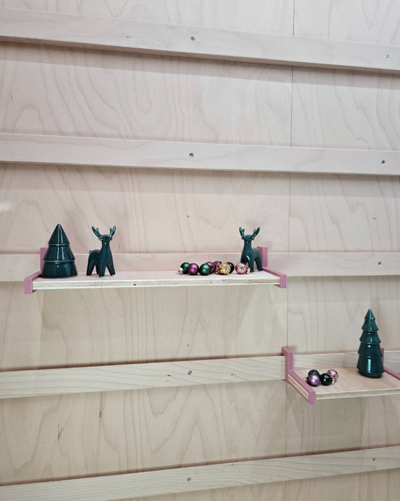 WandOrde wandsysteem met bakje, legplank en klemhouder voor tekeningen