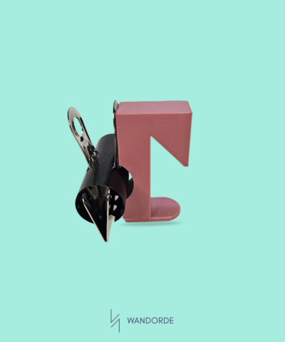 Modulaire klemhouder van WandOrde op mintgroene achtergrond voor het ophangen van papier en tekeningen